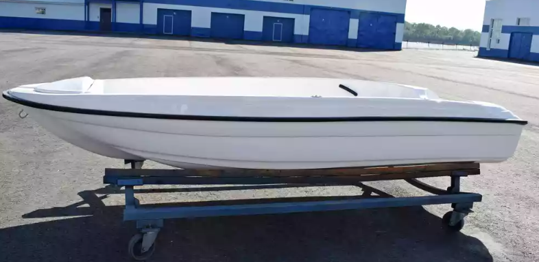 Стеклопластиковая лодка Пингвин (тримаран) в Благовещенске