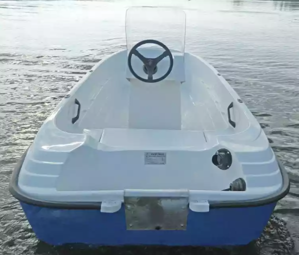 Стеклопластиковая лодка Пингвин с консолью (тримаран) в Благовещенске