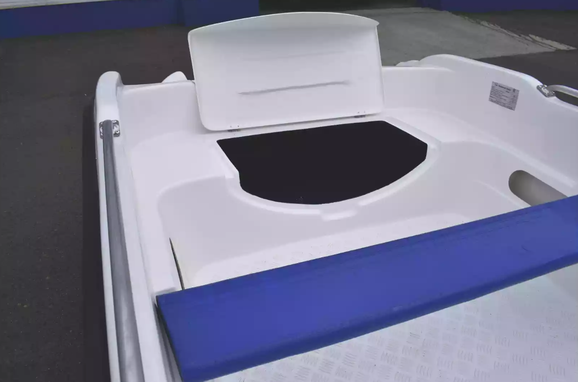 Стеклопластиковая лодка Пингвин New (тримаран) в Благовещенске