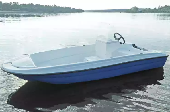 Стеклопластиковая лодка Пингвин с консолью (тримаран) в Благовещенске