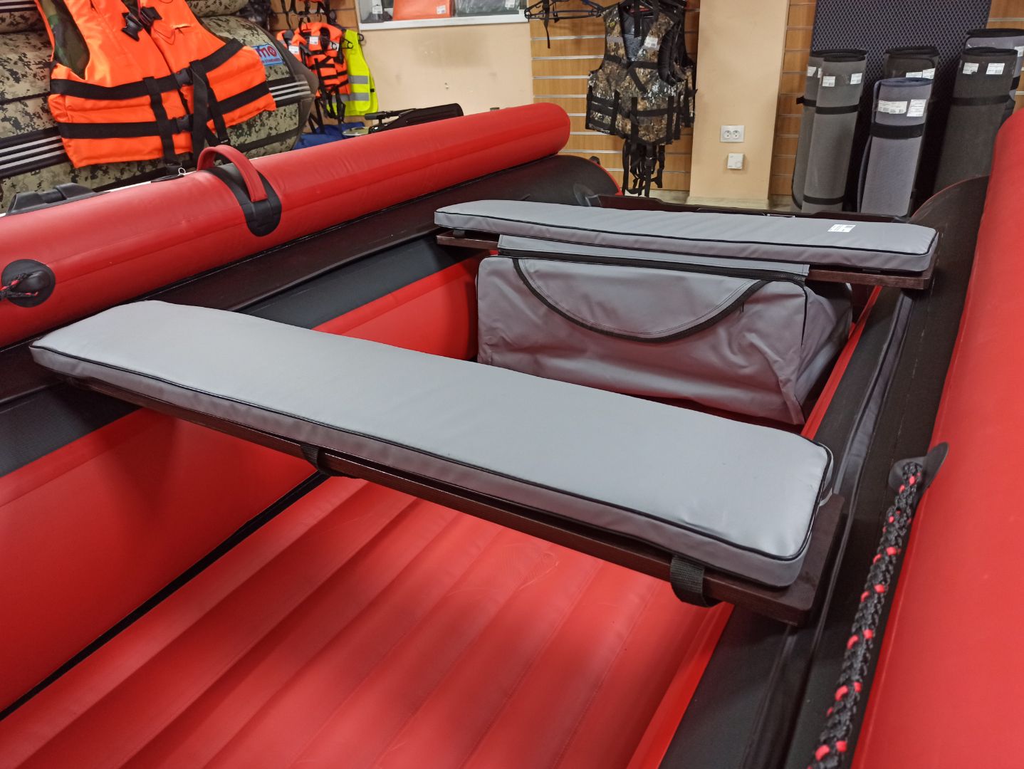 КОМПЛЕКТ МЯГКИХ НАКЛАДОК С СУМКОЙ ДЛЯ ЛОДОК 110Х20 СЕРЫЙ в Благовещенске