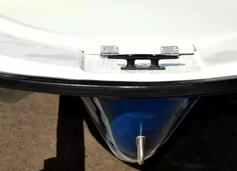 Стеклопластиковая лодка Пингвин с консолью (тримаран) в Благовещенске