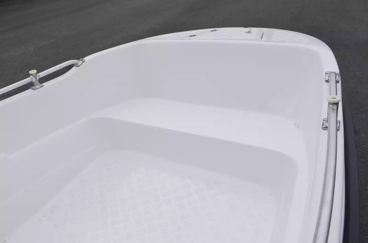 Стеклопластиковая лодка Пингвин New (тримаран) в Благовещенске