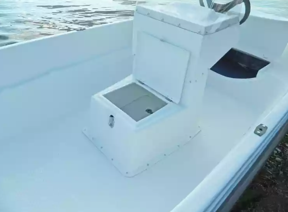 Стеклопластиковая лодка Пингвин с консолью (тримаран) в Благовещенске