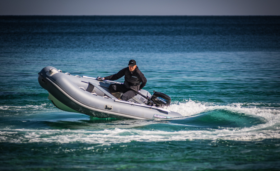 Лодка GLADIATOR RIB380AL в Благовещенске