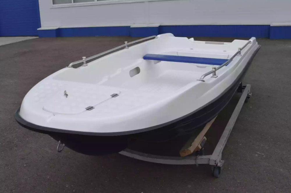 Стеклопластиковая лодка Пингвин New (тримаран) в Благовещенске
